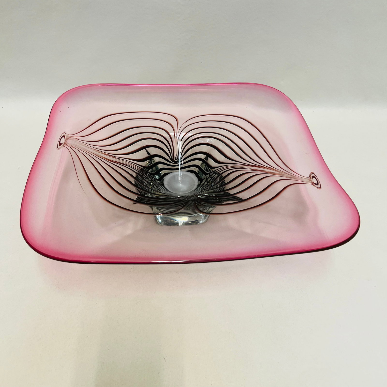 Adam Jablonski Signed Polish Art Glass Centerpiece Bowl Platter: This is an exceptional piece of mid-to-late 20th-century European art glass by the acclaimed Polish master glassblower Adam Jablonski.
