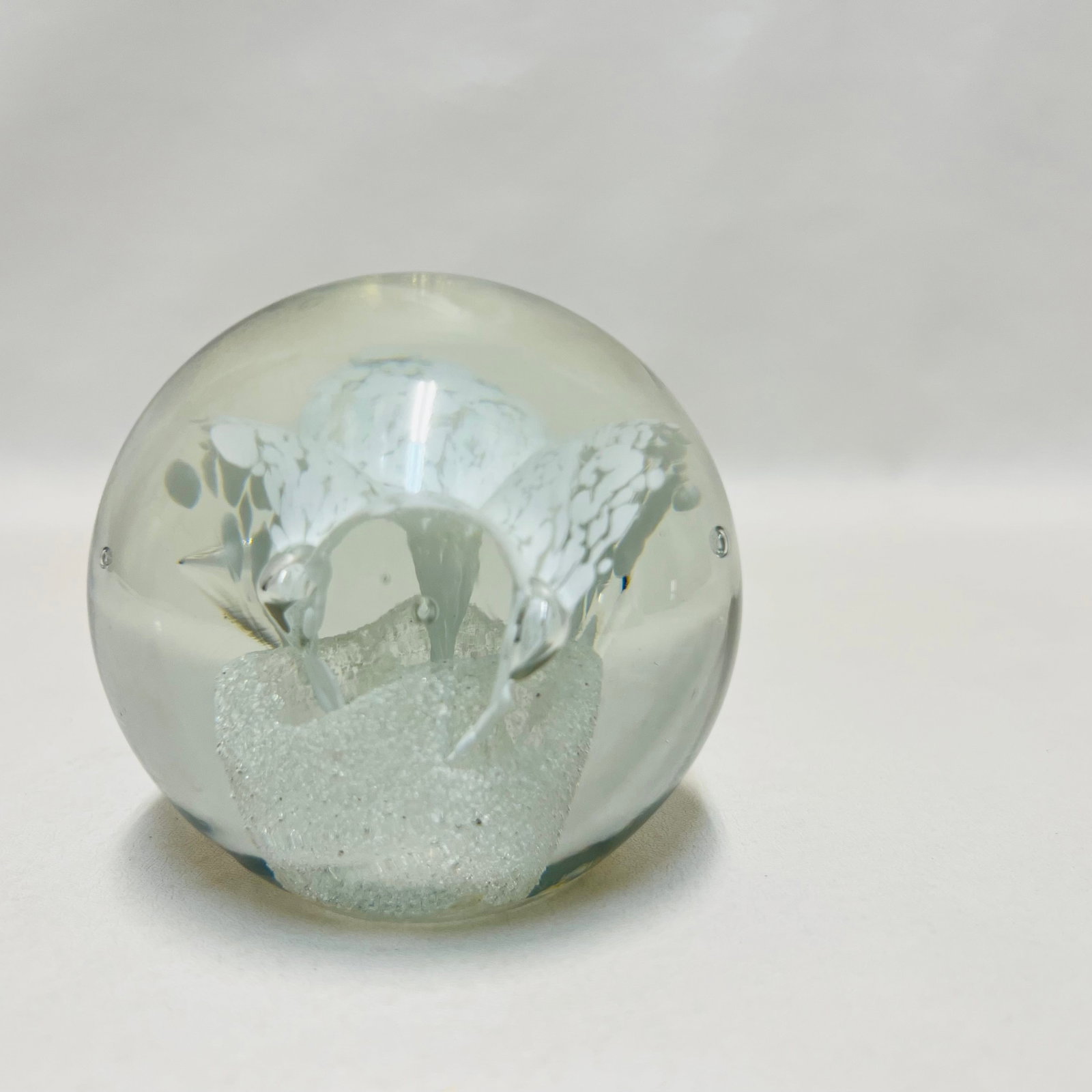 Signed Adam Jablonski Art Glass White Flower Bubble Paperweight: Signed Adam Jablonski Poland Art Glass White Flower Bubble Paperweight