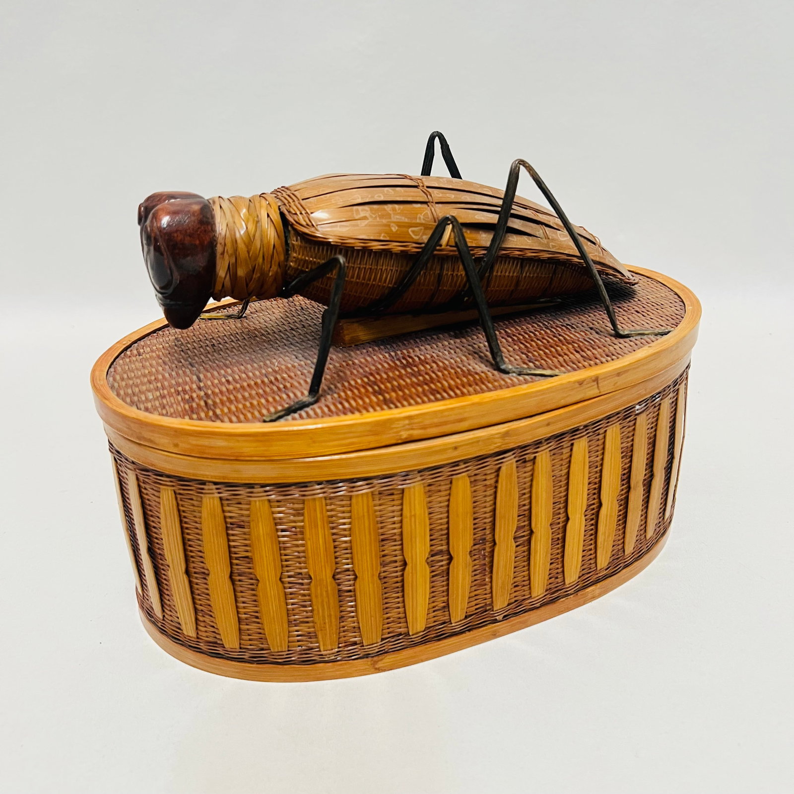 Vintage Chinese Woven Bamboo Lidded Insect Basket, Shanghai Handicrafts: Vintage Chinese Woven Bamboo Lidded Insect Basket, Shanghai Handicrafts