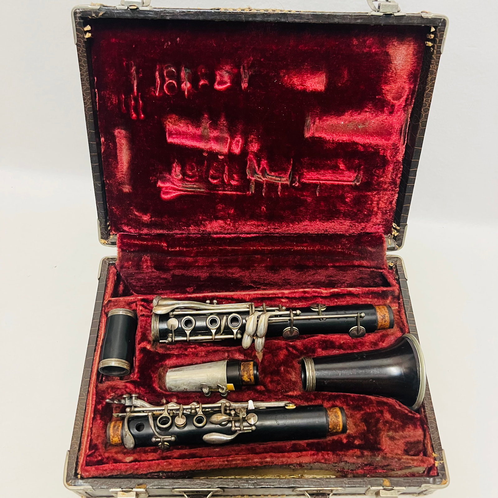 Vintage F. Loree Paris Grenadilla Wood Clarinet with Original Hard Case and Reeds (1 of 9)