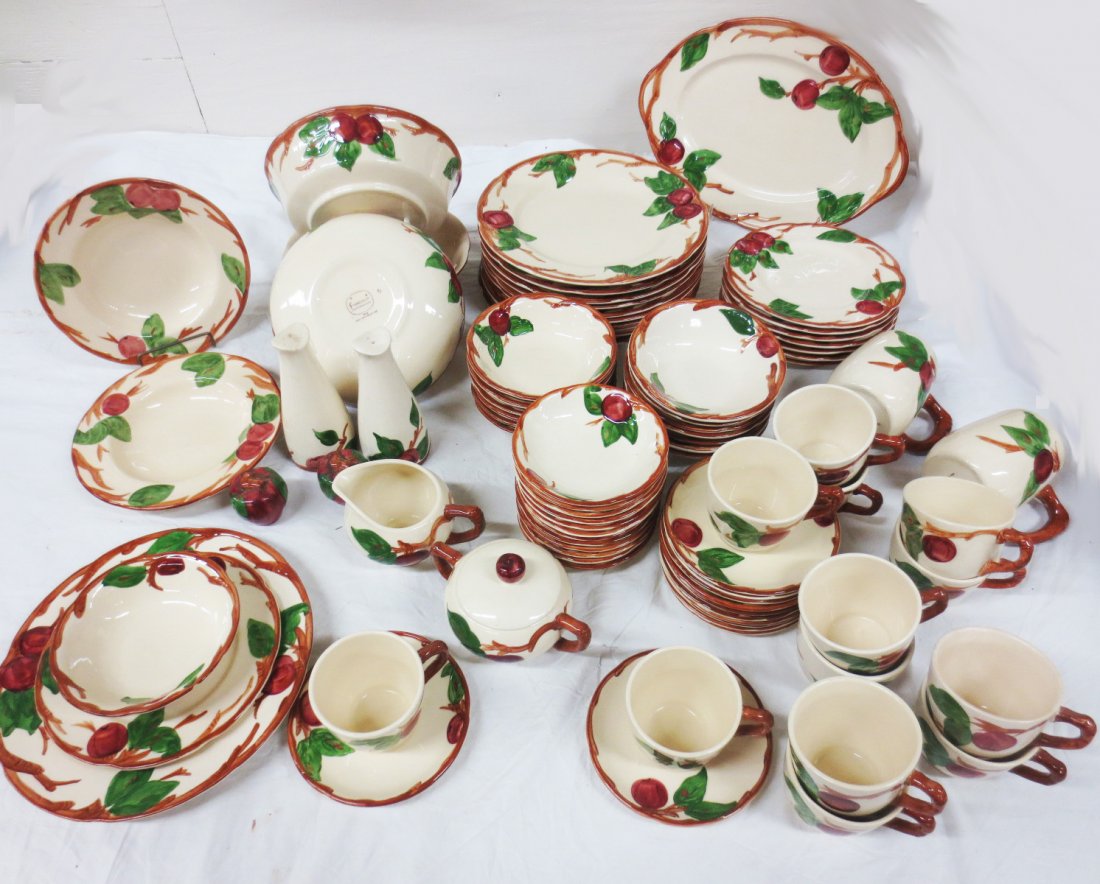 Extensive Franciscan Dinnerware service: Extensive Franciscan Dinnerware service, several hard to find pieces