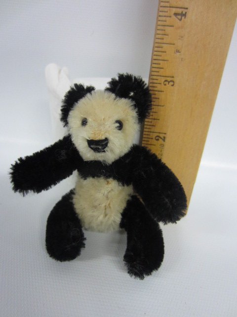 Steiff Panda Bear, Chrome button script, bendable: Steiff Panda Bear, Chrome button script, bendable, 1964