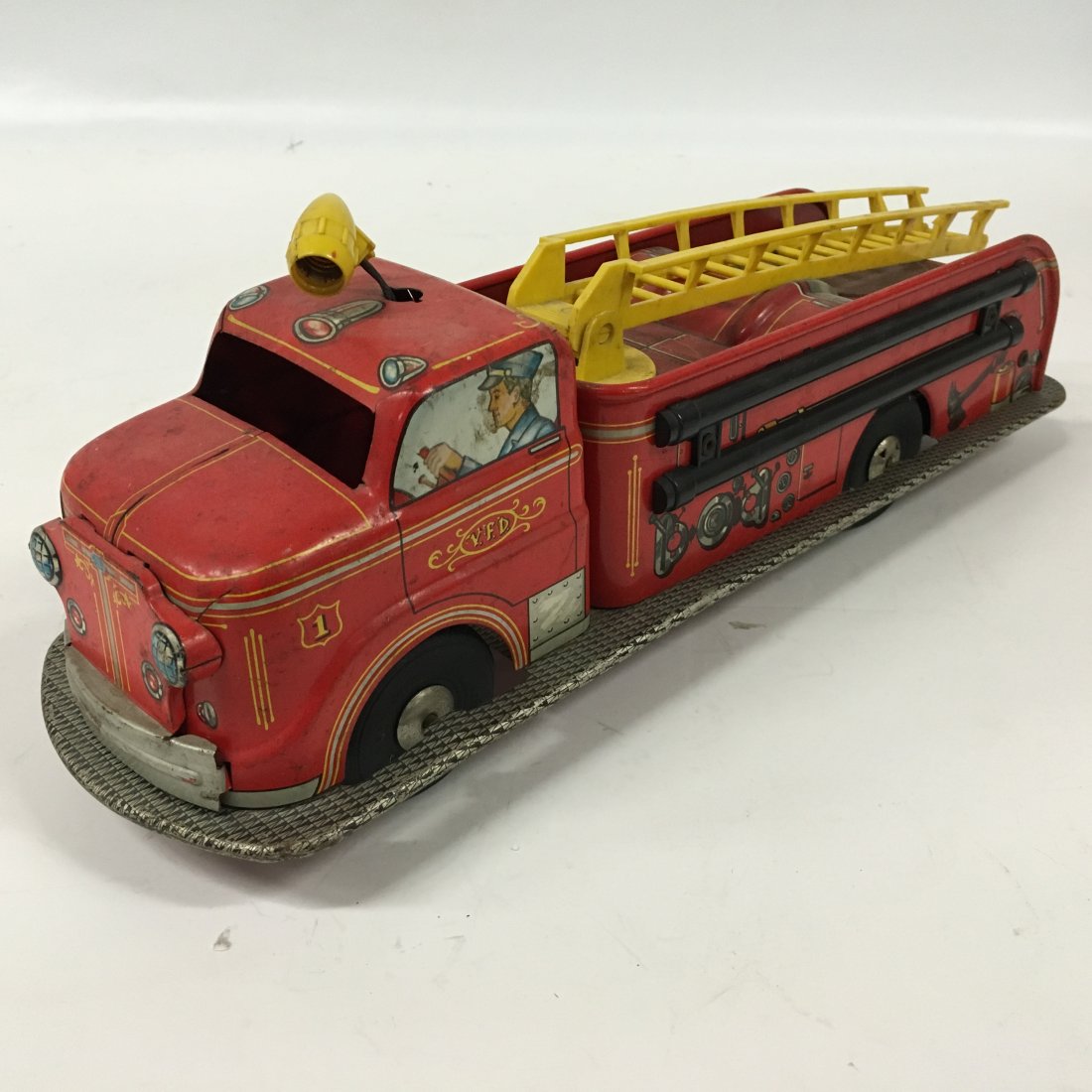 Marx Toy Fire Truck (1 of 7)