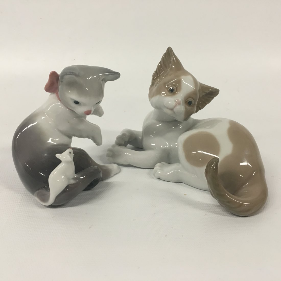 Two (2) Lladro Cats (1 of 6)