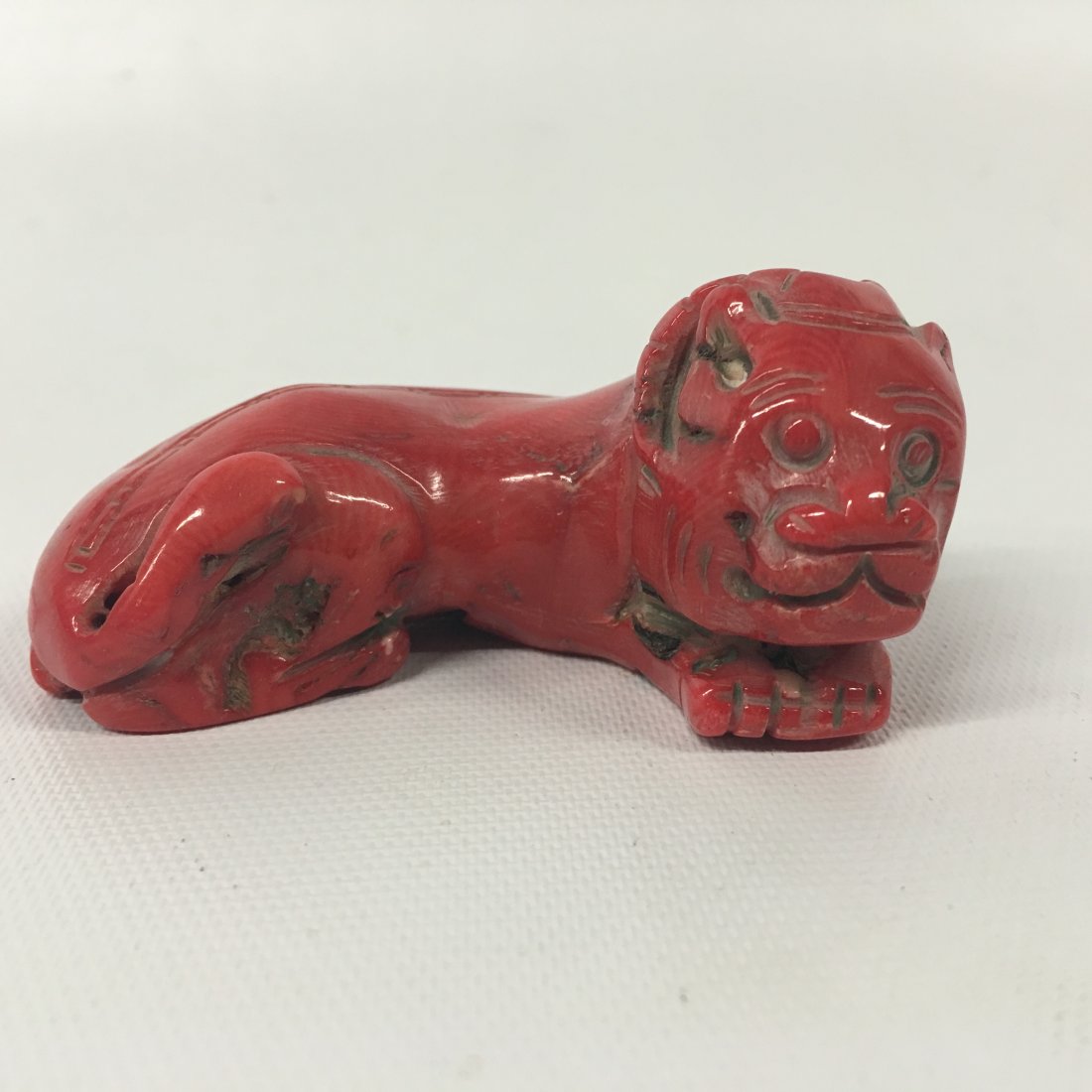 Large Chinese Cinnabar reclining cat figure: Large Chinese Cinnabar reclining cat figure, 1.5" H