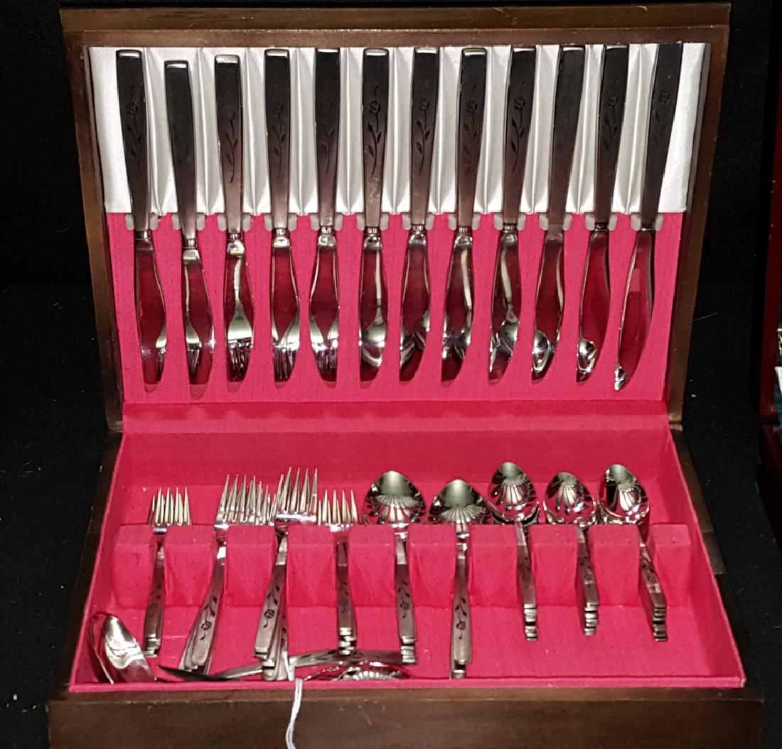 Oneidacraft Deluxe Capistrano "Rose" 65 Piece set: A beautiful set of Oneidacraft Deluxe "Capistrano" Rose pattern. Including protective and tarnish resisting box / chest.