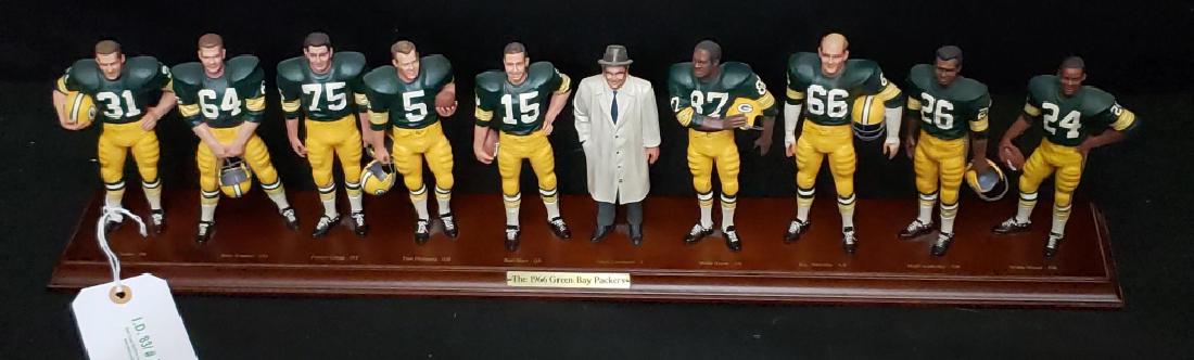 Danbury Mint 1966 Green Bay Packers Figurine Set (1 of 2)