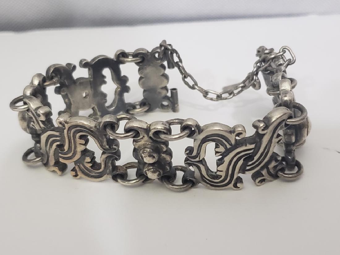Vintage William Spratling .980 Taxco Bracelet: Marked "WS" and ".980". Hard to measure exact length due to safety chain, but appx. 6.75". 4 links are the large sized swirl links, 2 short links with one dot, 2 short links with 2 dots. I believe thi