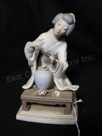 lladro Geosha Porcelain Figure (1 of 3)