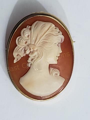 18K Gold & Carved Shell Cameo: 1.25" tall. In gold frame ".750" and other marks. Total weight 2.7 Dwt.