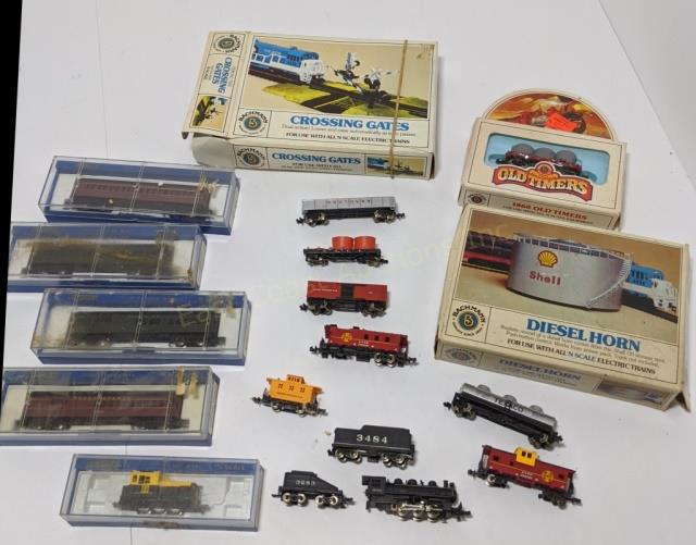 Bachmann N Scale Train Collection: 5601 Penn Standard Combine, 5603 Santa Fe Combine, 5611 Penn coach, 5613 Santa Fe Coach, 4792 Plymouth Diesel, AT & SP loco, Union Pacific 356, (2) Old Time Water Tank 5567, (2) ATSF and Texaco 2266.