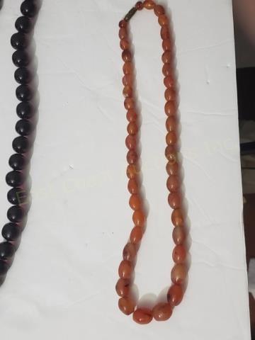 Polished Stone Bead Necklace Agate (?) Carnelian: Necklace appx. 24" overall length. Polished stone necklace, maybe carnelian or agate?