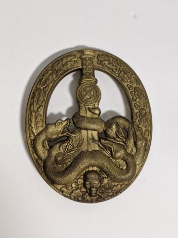 WWII German Third Reich Anti Partisan Bronze Badge: Anti-partisan Badge in bronze grade. Vertical pin with bronze finish.