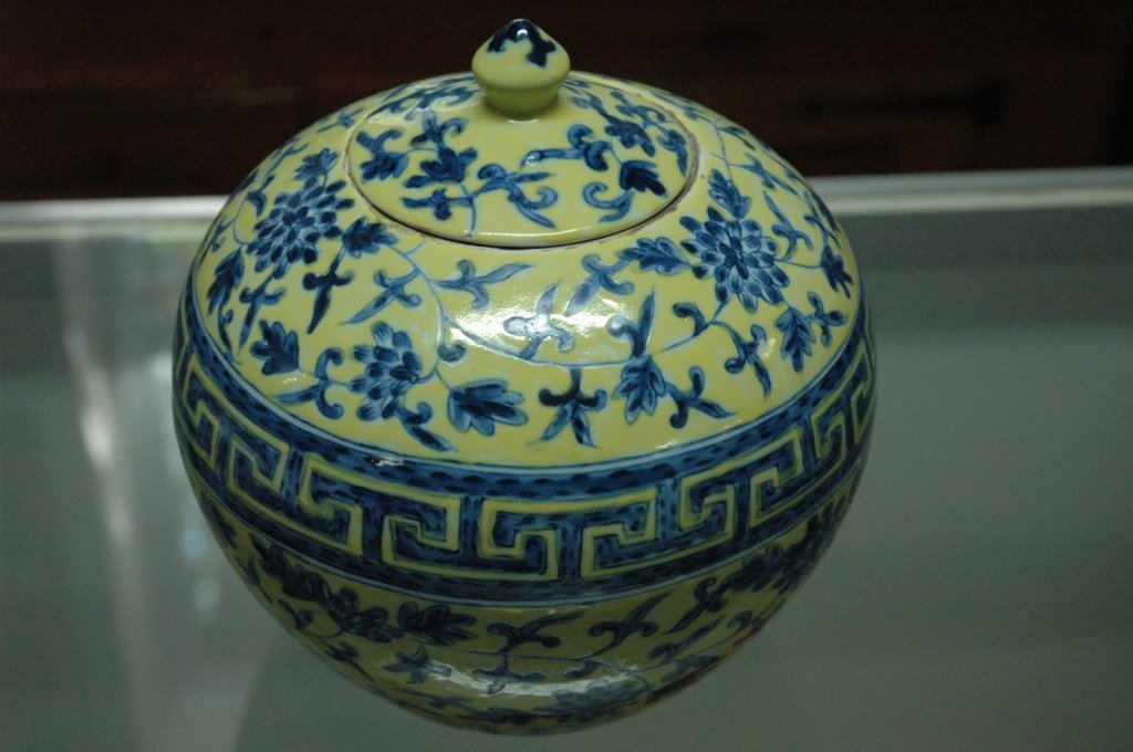 Ginger Jar: appx. 8.5 inches tall, Asian style, yellow with blue painted design