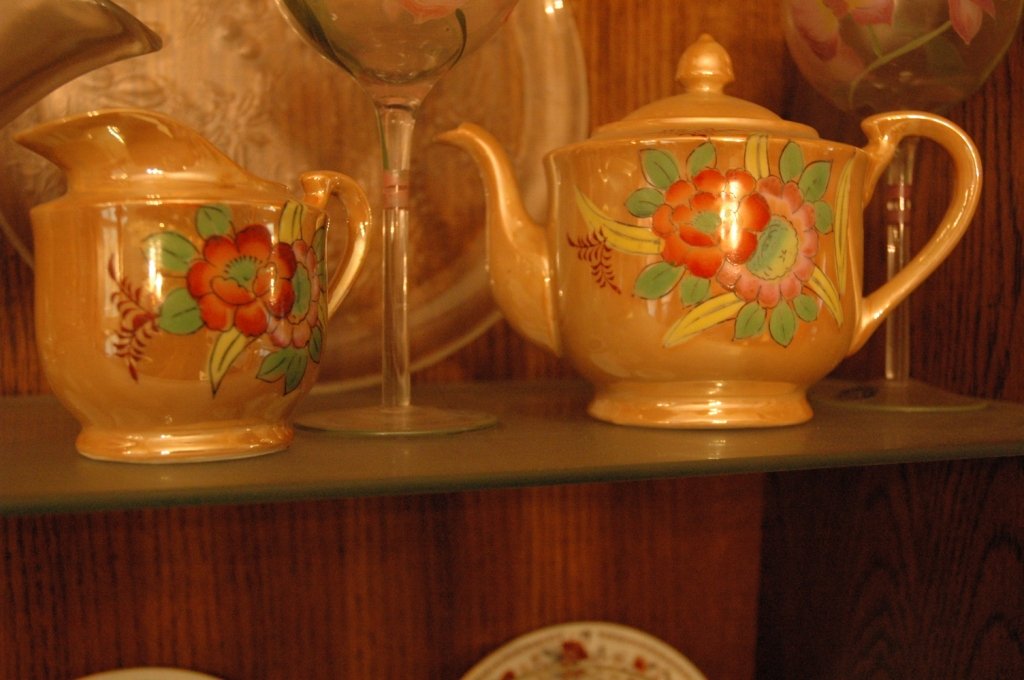 Hand painted Japanese tea set: Creamer and tea pot only