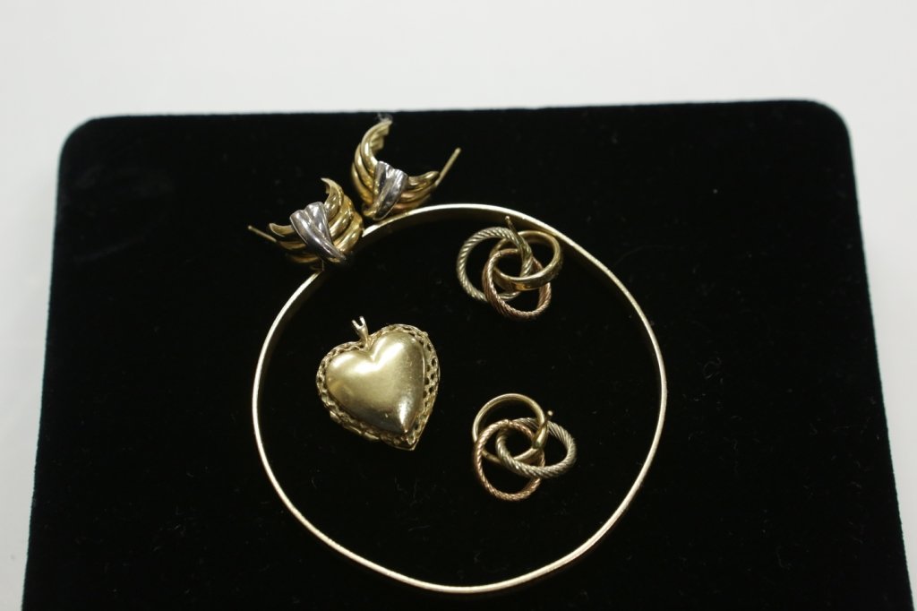 14K gold jewelry lot: A bangle bracelet, a heart locket, and 2 pairs of earrings. Gross weight, 12.3 Dwt/