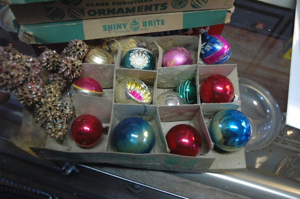 Shiny Bright glass Christmas Ornaments: 4 boxes of vintage Shiny Bright glass Christmas Tree decorations, Extra Pieces in some. boxes as is