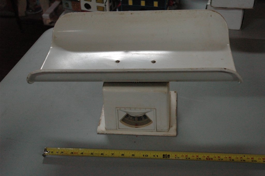 VINTAGE DETECTO BABY NUSERY SCALES - 25LBS: THIS VINTAGE "DETECTO" BABY SCALE WEIGHS UP TO 25 POUNDS. MEASURES APPROX 19" LONG, 11 1/2" WIDE AND 9 1/2" WIDE.