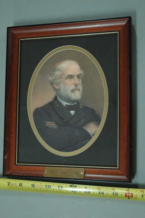 Framed Double matted Gen. Robert E. Lee: Print. Has name plate on frame. Framed 11&5/8x9&5/8