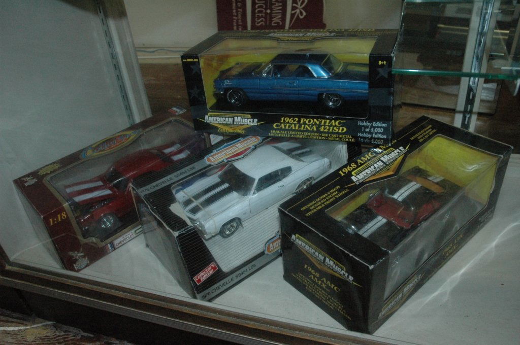 American Muscle 1/18 scale die cast model cars: 1962 Pontiac Catalina 421SD, 1968 AMC AMX, 1970 Chevelle SS454 L S6, with a " Road Legends " 1967 Camaro.