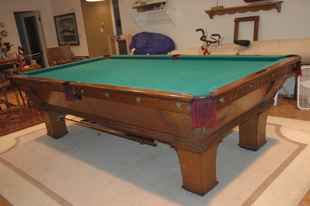 Brunswick Balke Collender Pool Table with.....: With extra felt, and Classic pool table lights. 5 x 9 regulation size pool table. Must higher movers.