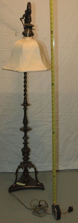 A "Crest" bronze floor lamp with a knight: The lamp appx. 54" at the tallest, with a 4.5" knight figure at the top of the pole. Signed on the base "Crest" and numbered "1458". There is an issue with the socket/shade that needs to be addressed;