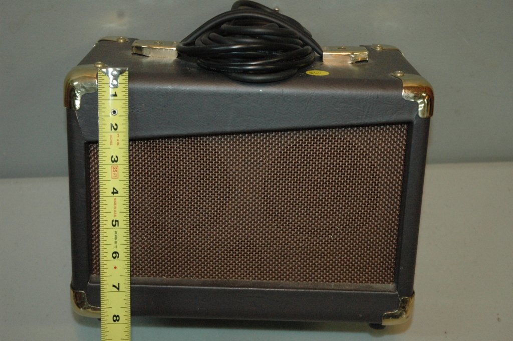 Dean Acoustic DA-20 20W Guitar Amp: 12" X 7" X 9"