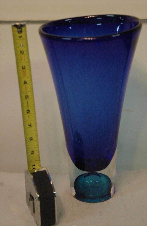 Kosta Boda Goran Warff Tall Glass Vase: 12.5" tall vase. Serial numbered 7040058. Signed by Goran Warff.