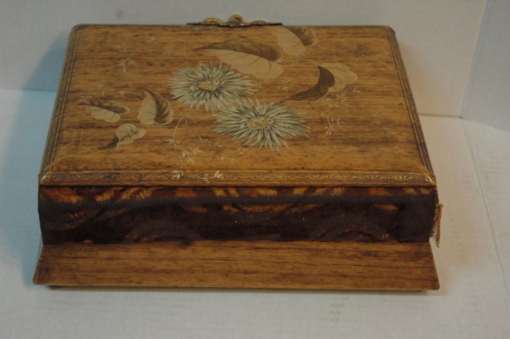 Sargent Kitty Photo Album Swiss made Music box: Over 30 Antique photos and prints. The top of the box has hand painted gold detail & working latch. The music part of the album does not work, but has most of the parts. 11.5" X 9" X 4.5"