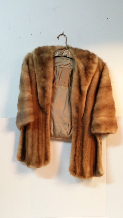 Canadian Mink Shawl / Cape with collar: Vintage " Canadian " Mink shawl / cape, As Found.