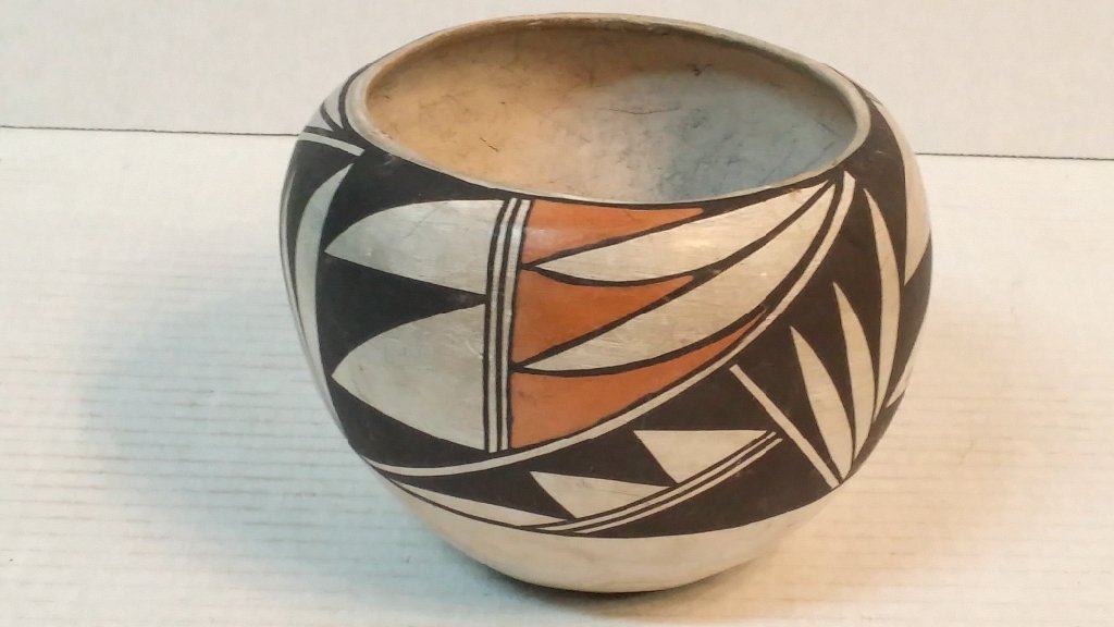 Acoma Pottery Vase Bev Victorino: A traditional Acoma Pottery vase signed "Bev (Beverley) Victorino/ Acoma, NM.". 6" x 4.5" wide. Surface dirt and scuffs.