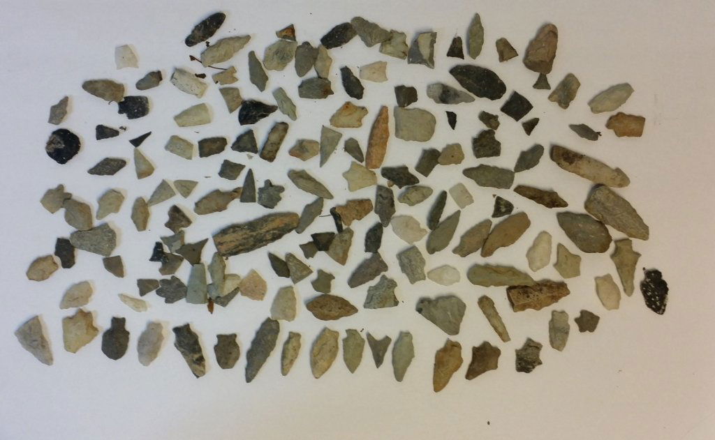 Antique Native American Arrowhead collection: Large collection of Native American arrow heads and spear heads