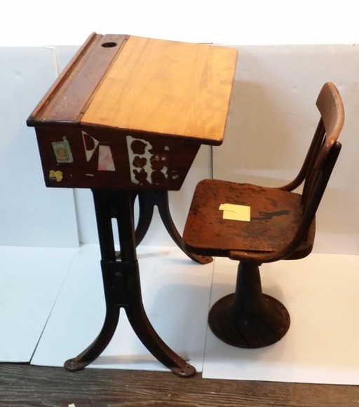 Kenny Bros & Wolkins Antique School Desk And Chair - Kenny Bros & Wolkins Antique School Desk And Chair