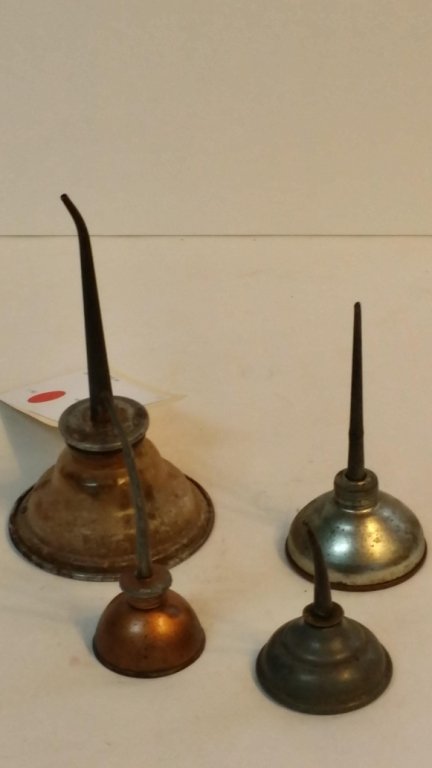 4 Antique Oil Cans / Applicators: Assorted sizes and metals.