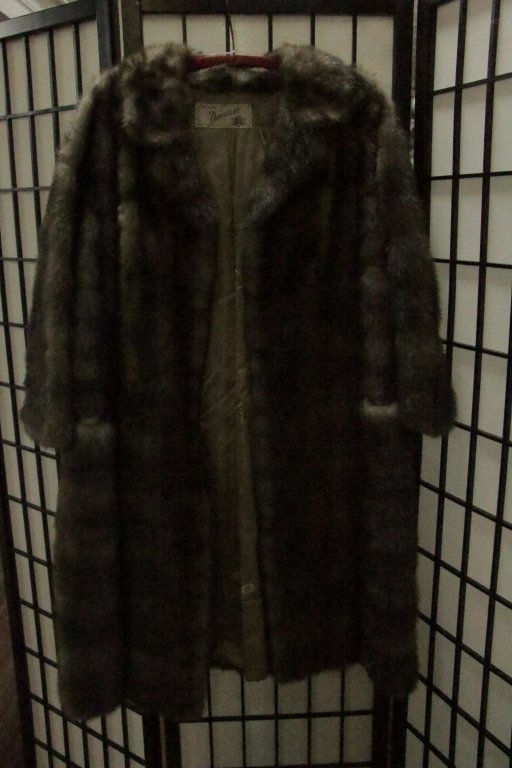 Davellin Chinchilla? or Russian Sable? Fur Coat: 41" in length