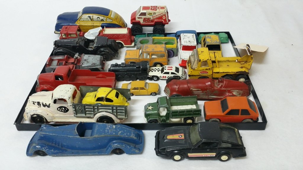 Tootsietoy, Hubley Kiddie, Tonka, Walt Reach & .: A great collection of American made vintage toy cars. Tootsietoy " M-38 Jeep ", 280 ZX Datsun, Bronco, Rabbit, Metal Masters Co. Blue Roadster, and many more.
