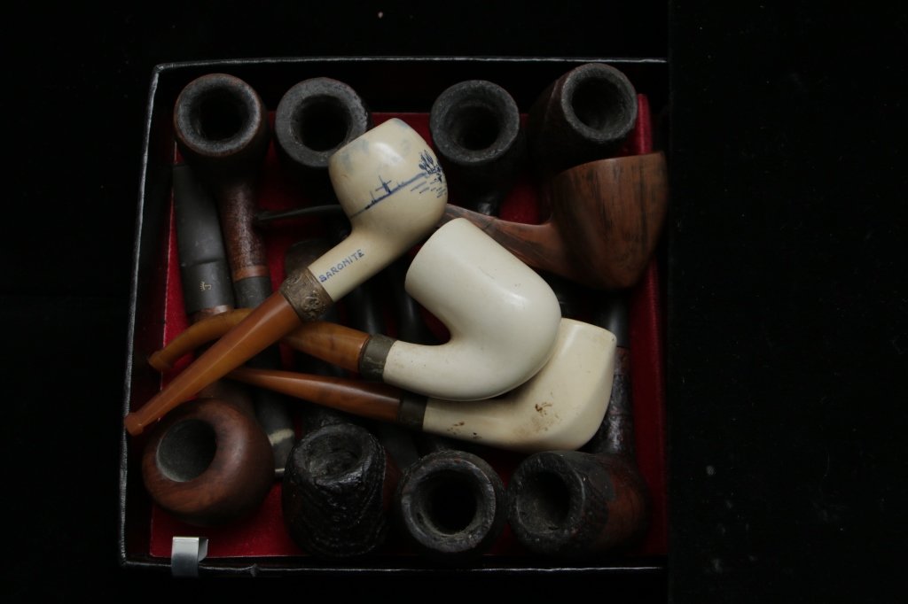 Antique Pipes; Ben Wade, Goedewaagen, Jarl &....: From Denmark; Jarl Chieftan, Royal Danish, Jarl Ribbon, Ben Wade "Golden Walnut", Jarl 1680, Cortin, Royal Danish 937, Jarl 1581, Royal Danish 942, Royal Goedewaagen, and one other Goedewaagen pipe. A