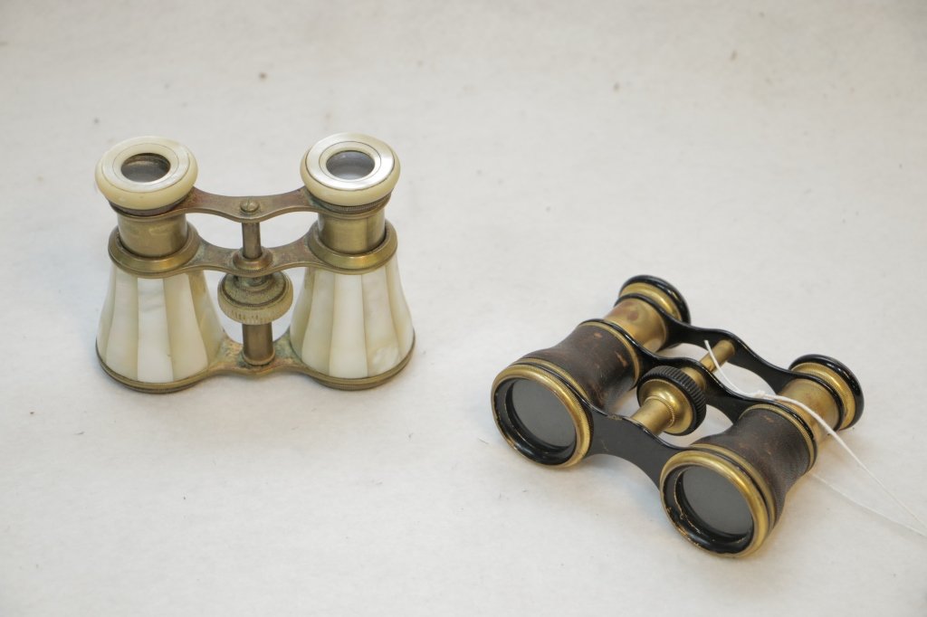French Opera Glasses / Binoculars; Lemaire Fabt: Mother of pearl & Leather / Brass Lemaire Fabt Paris opera glasses.