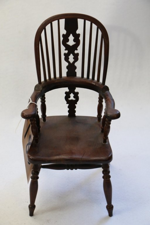 Quality Salesman Sample C19th Walnut Windsor Chair: 11.75"
