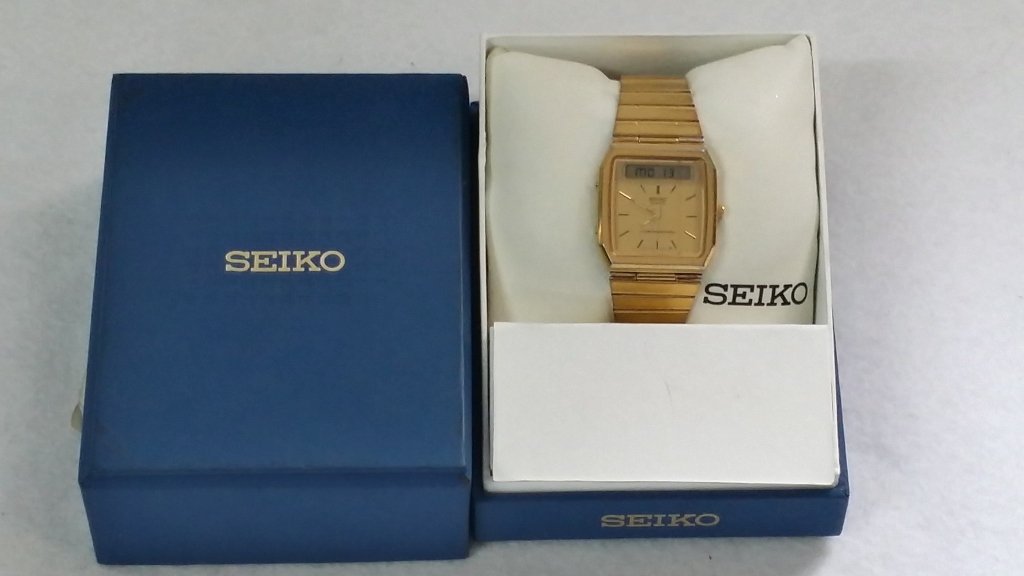 Seiko Quartz / Alarm Chronograph /: Working condition with original box. Pre-Owned, the band has wear.