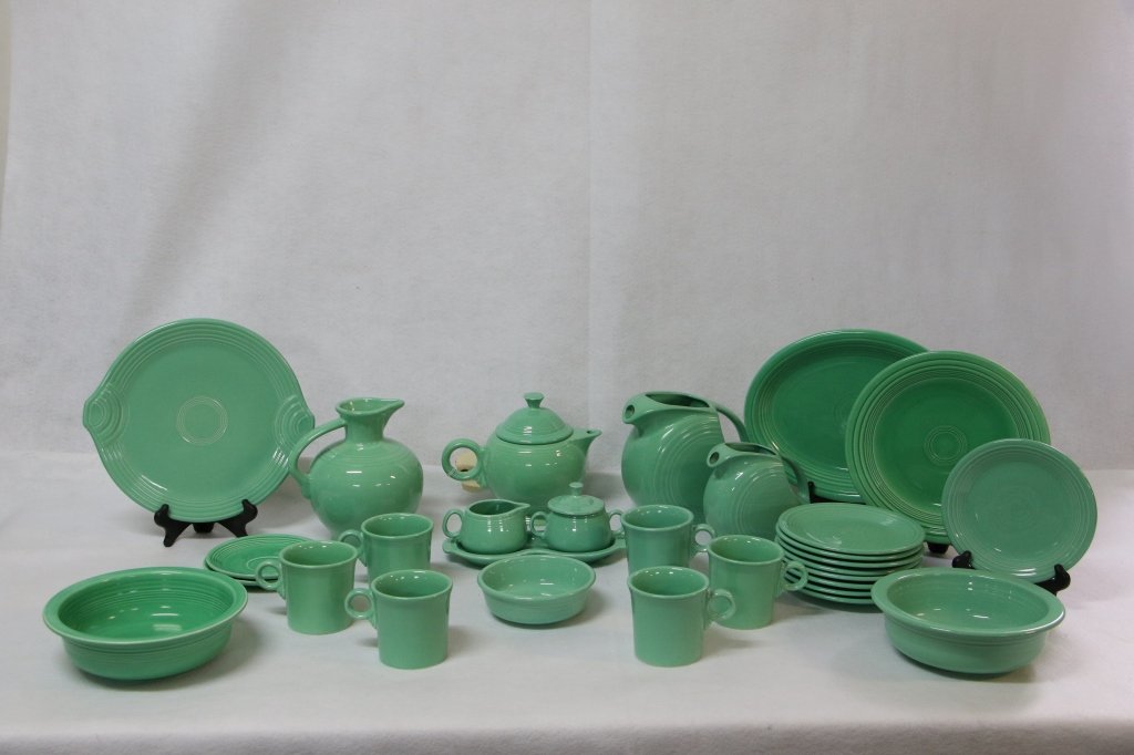 A large lot of green Fiesta ware: 30 Pieces of green Fiesta ware, mixed ages. Includes oval platter, cookie plate, teapot, water jug, carafe, mini jug, 2 saucers, small bowl, 9 salad plates, 6 mugs, 2 medium bowls, creamer and sugar o