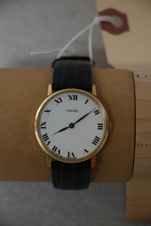 A Vintage Gents Concord Wrist Watch.: The watch is running, not guaranteed. With genuine lizard band.