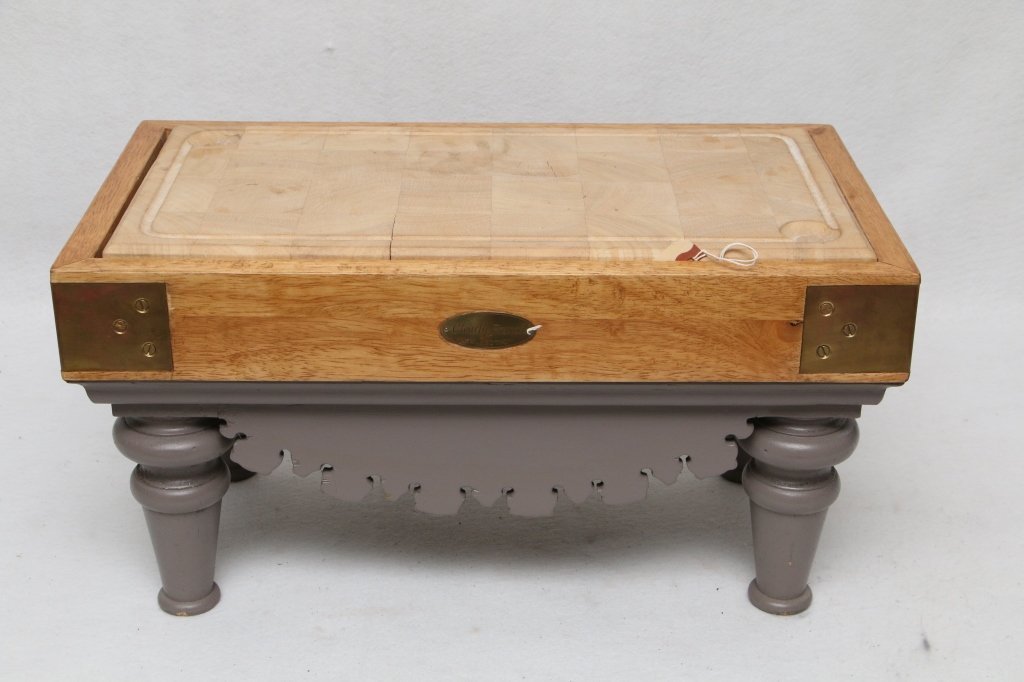 Clearly French Collection butcher block: Counter top butchers block. Even i you don't have the space in your kitchen, the butchers block you've been dreaming about...... could be yours. IF THE PRICE IS RIGHT..... aprox 21.25" x 12" x 11.25"