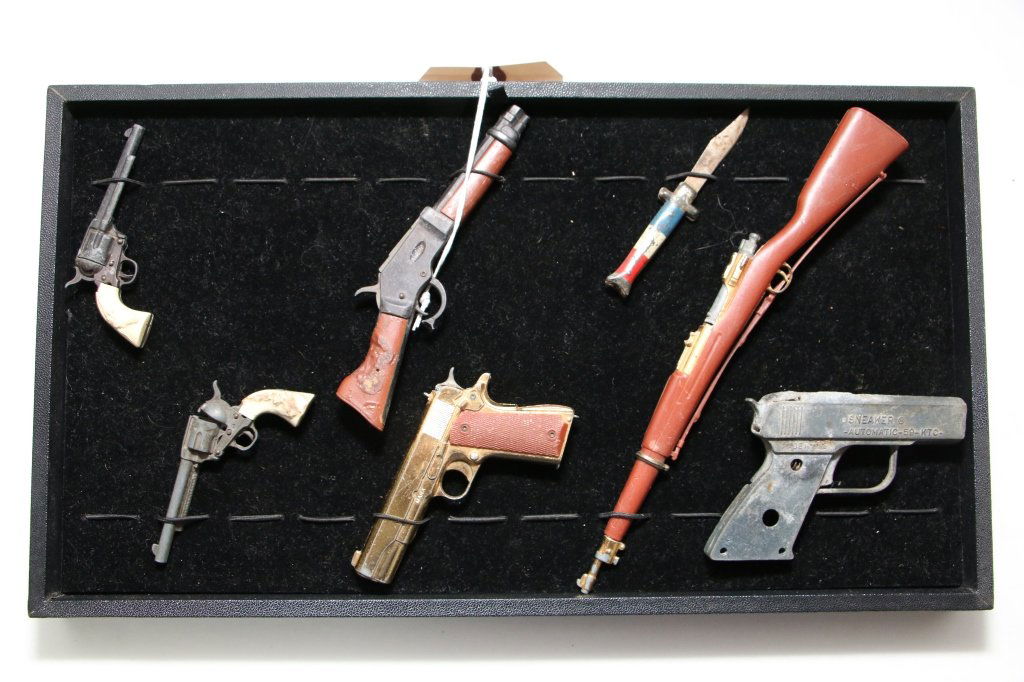 Lot of MARX and othe Vintage Mini Cap-Guns: Official Wanted Dead or Alive Mares Laig mini cap gun, gold MARX cap gun, All as found, most seem to be in working condition.