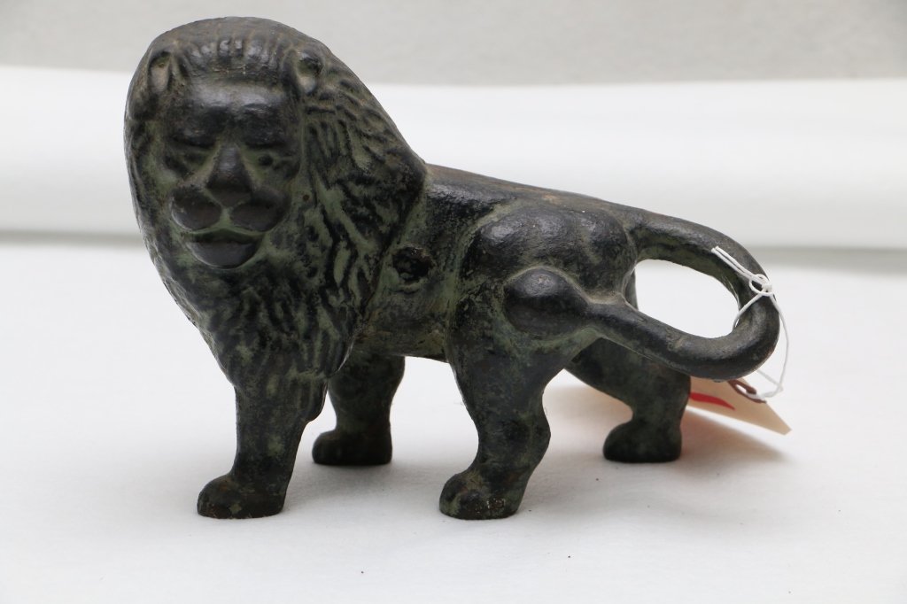 Full Bodied Cast Iron Lion Doorstop (1 of 5)
