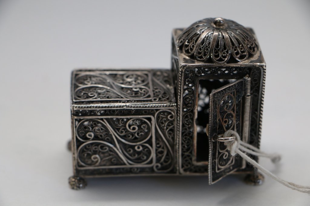 Sterling Silver Spice Box (1 of 5)