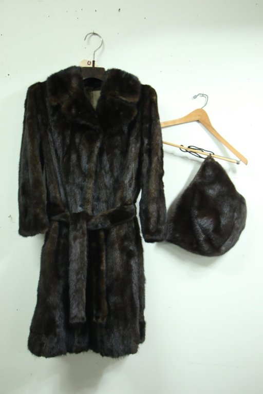 Ladies Mink Coat with Belt and Hat. (1 of 7)