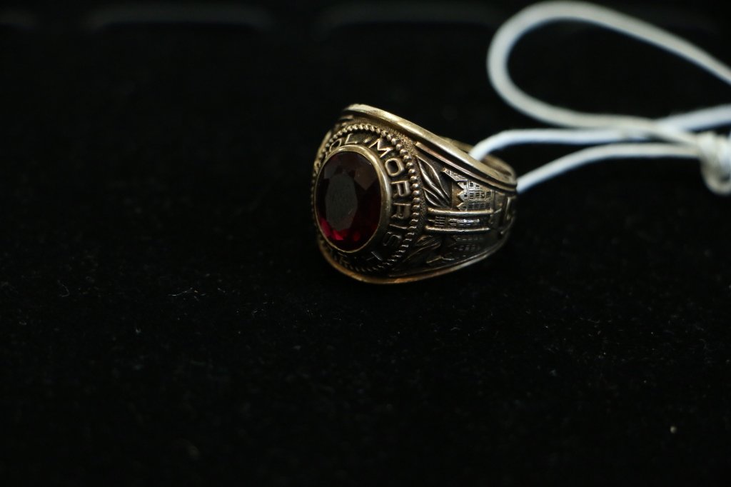 1961 Morris High School 10KT GOLD Class ring (1 of 5)