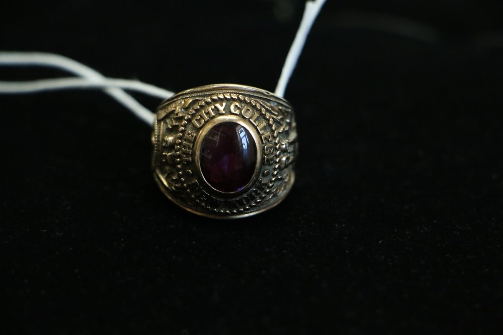 10KT GOLD Mens The City College NY, Class Ring (1 of 4)
