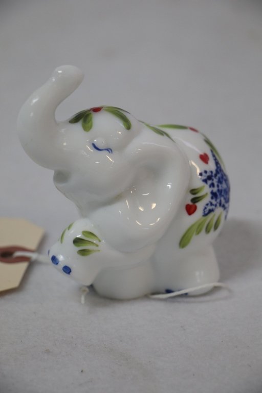 A Fenton art glass elephant: Signed "A. Van Zile", appx. 3 7/8" tall.